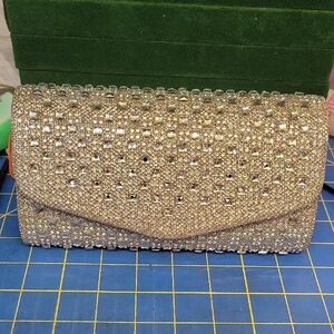 Elegant Silver Evening Clutch 8x4.5x2 w Shoulder Chain